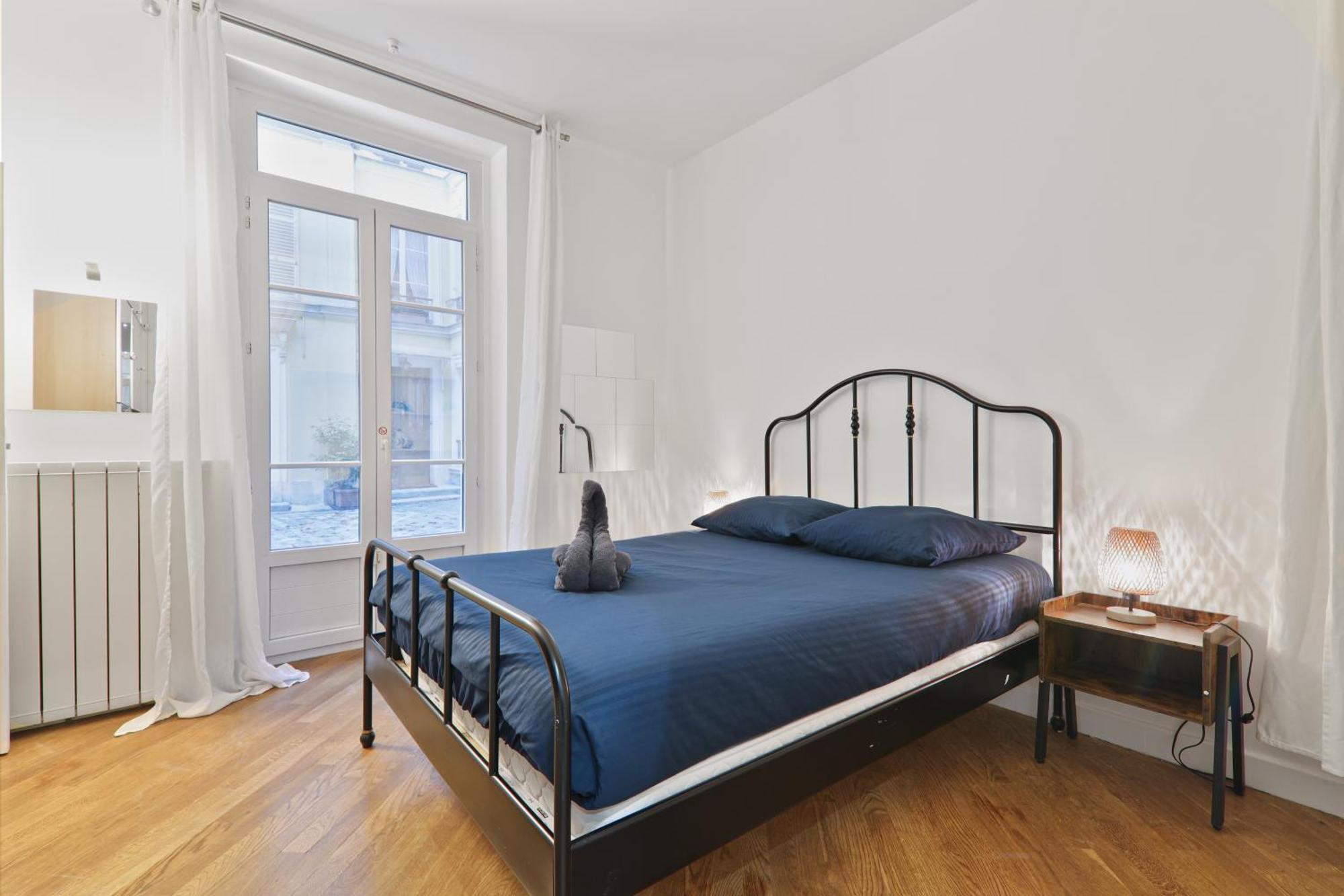 2 Bedroom Quartier Champs Elysees 3 Free Netflix * Parijs